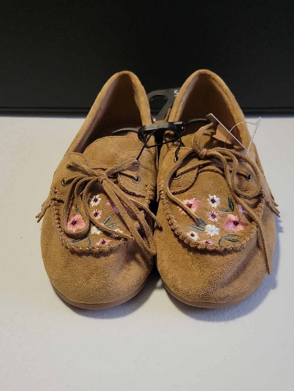 Weekend Academy Girls Embroidered Floral Moccasin Shoes.    7 - Picture 2 of 5